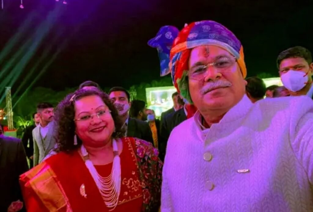 पूर्व मुख्यमंत्री की उपसचिव सौम्या चौरसिया - मुख्यमंत्री भूपेश बघेल के साथ